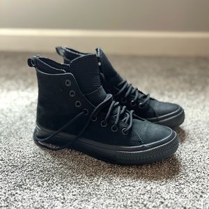 NEW IN BOX Size 7M / 9W Converse Waterproof Winter Leather High Top Sneakers